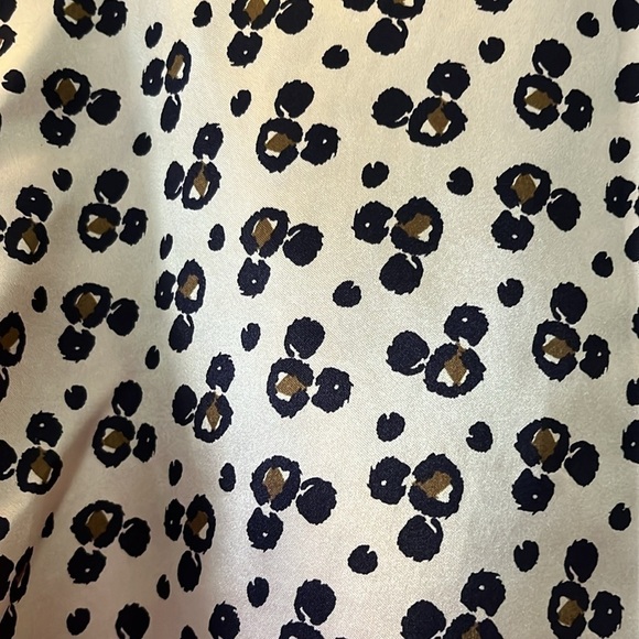 Disney 2pc. Lounging set with pants and robe. Shiny, silky appearance. Size S/M - Picture 9 of 14